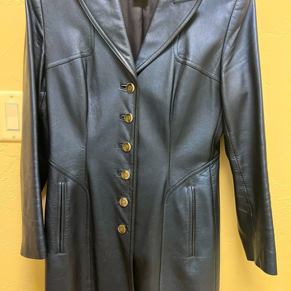 Vintage Escada metallic blue blazer. Fitted and sculpted look on the body.